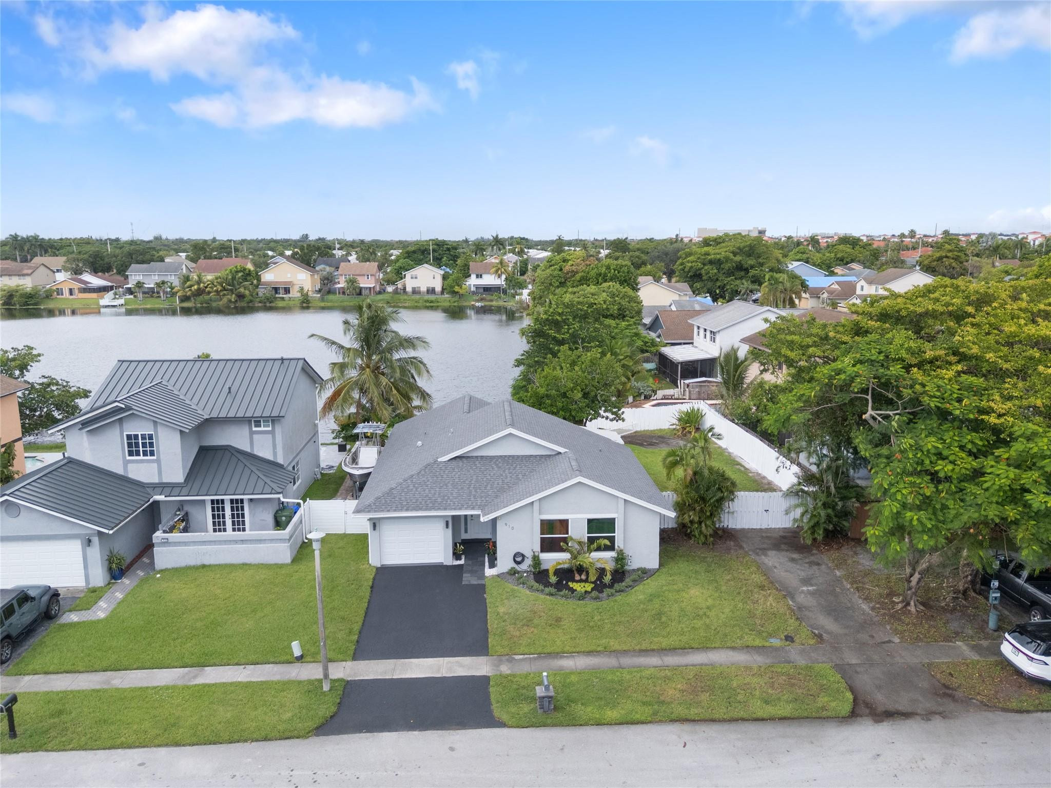 910 SW 99th Ave