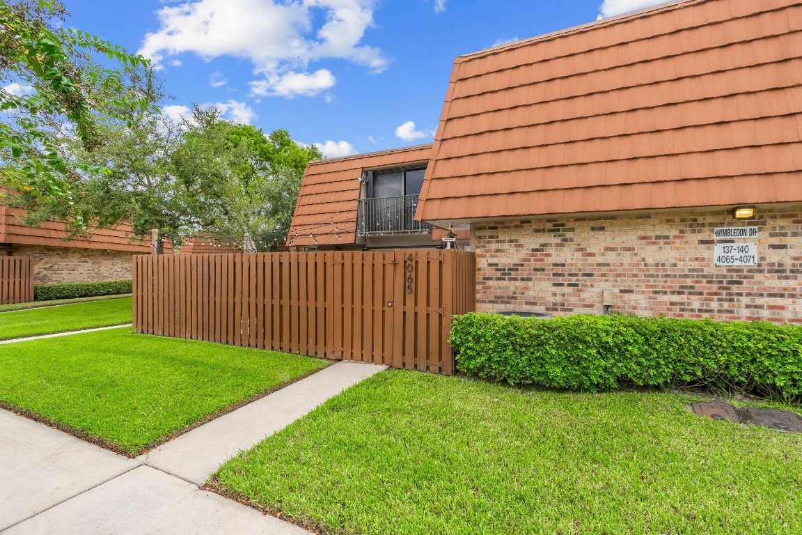 4065 Wimbledon Dr