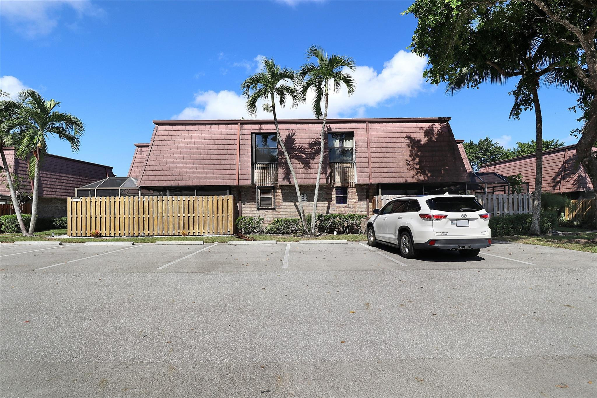 7780 Courtyard Run 196