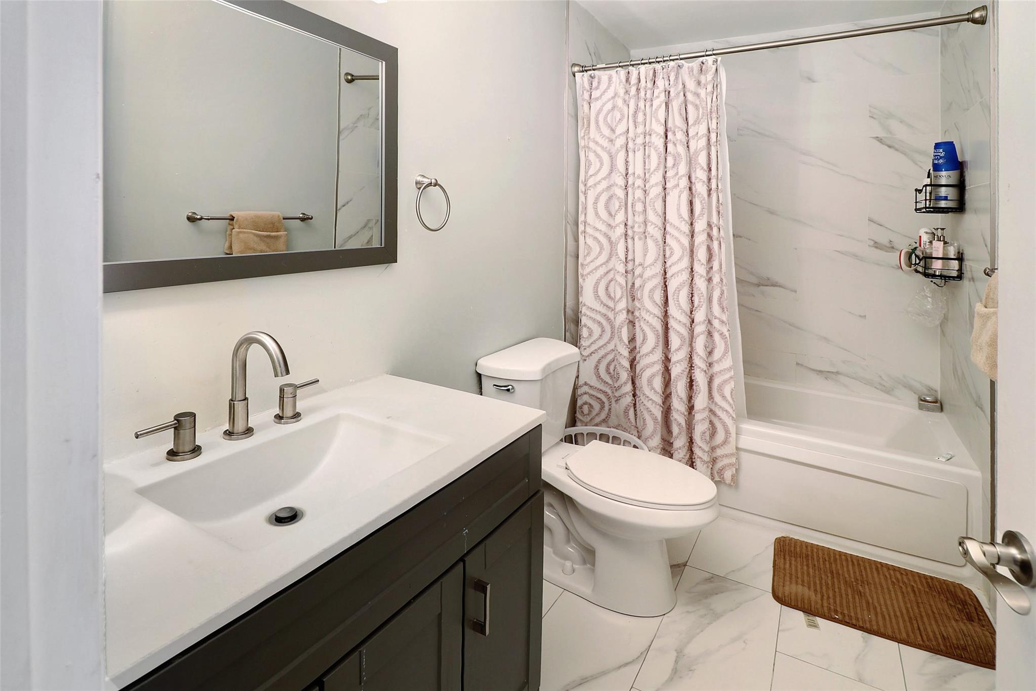 7780 Courtyard Run 196