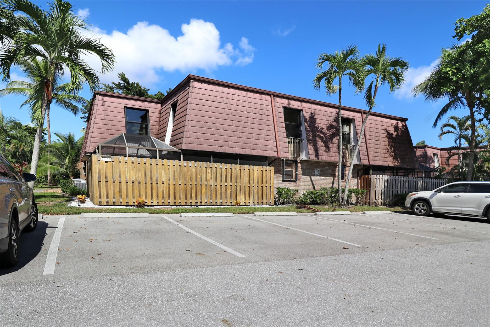 7780 Courtyard Run 196