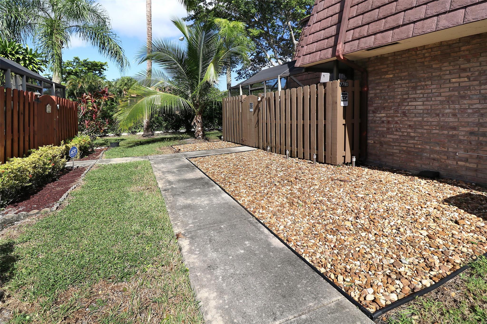 7780 Courtyard Run 196