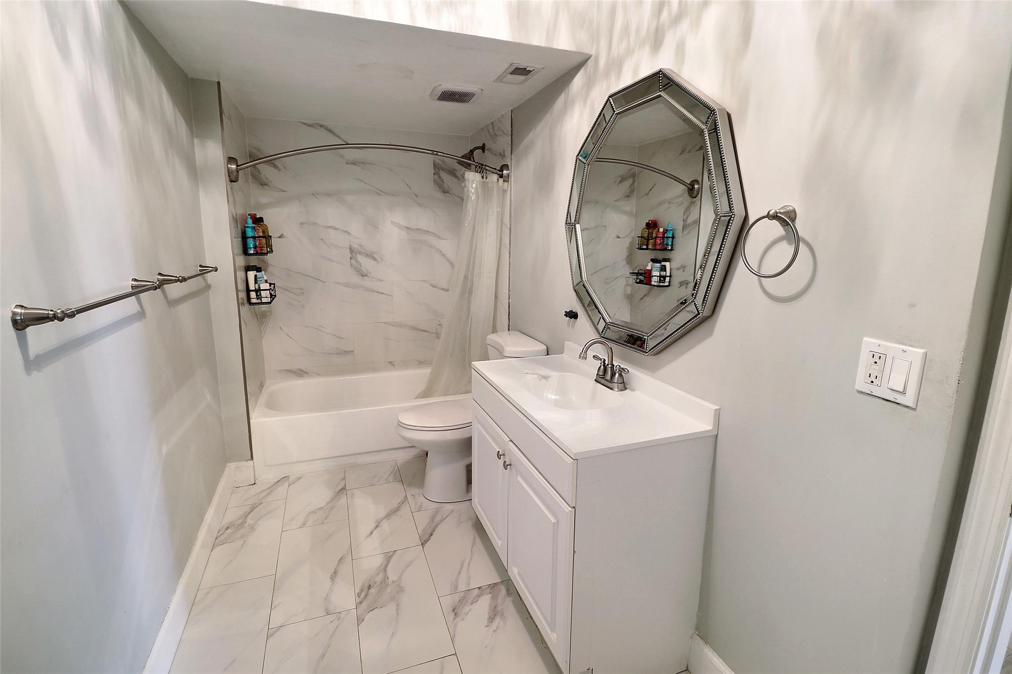 7780 Courtyard Run 196