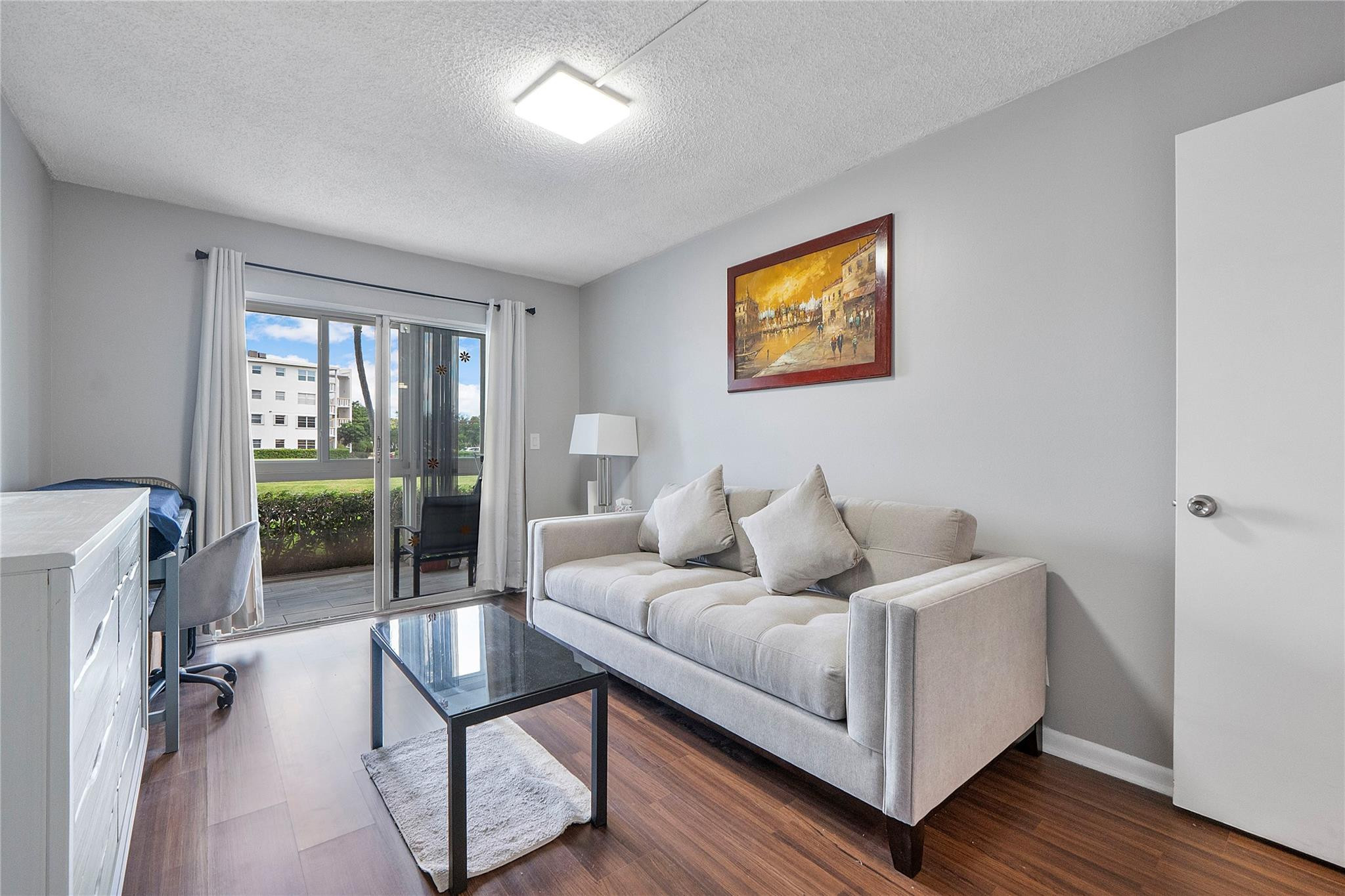 1052 Harwood 1052