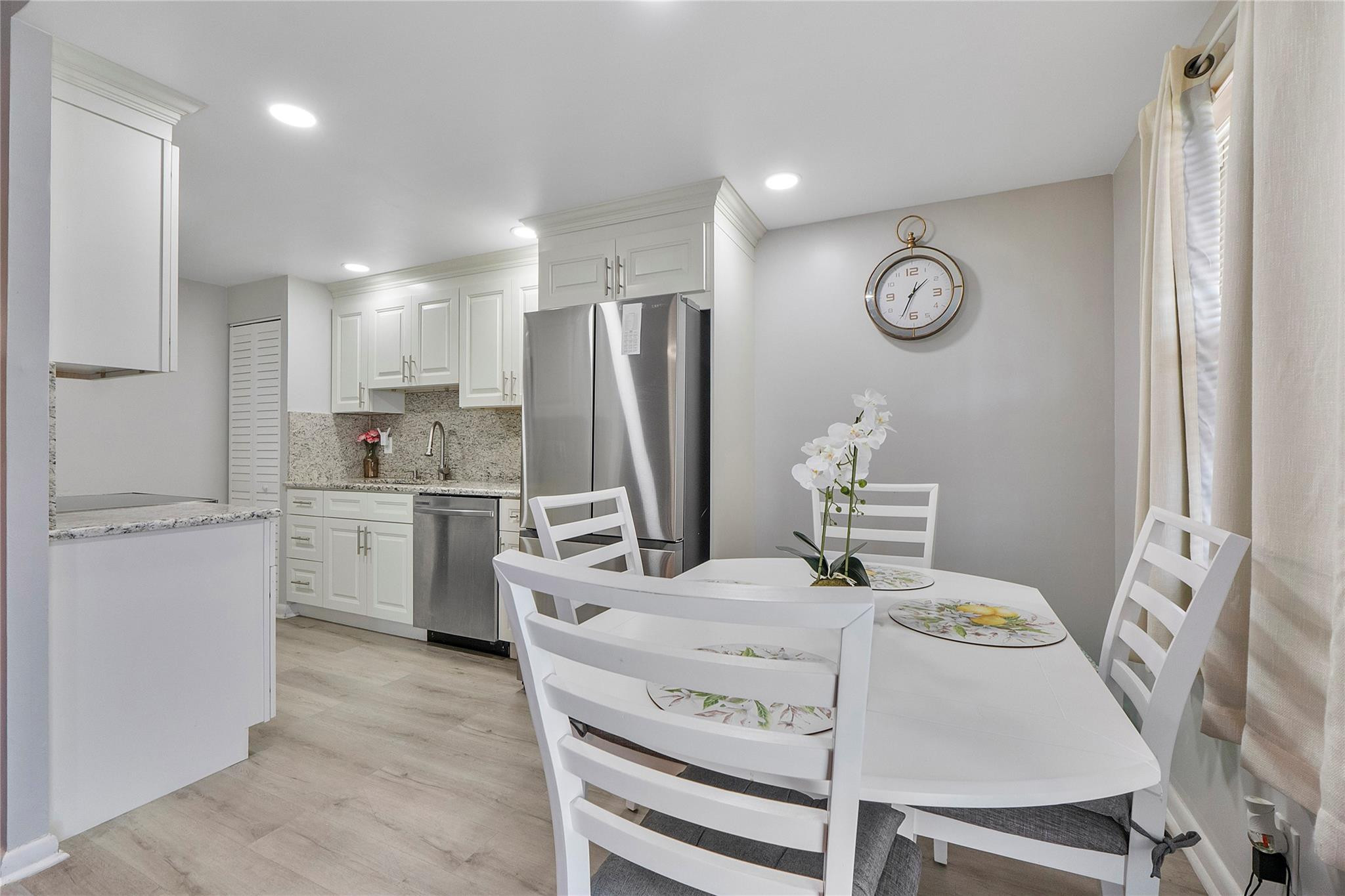 1052 Harwood 1052