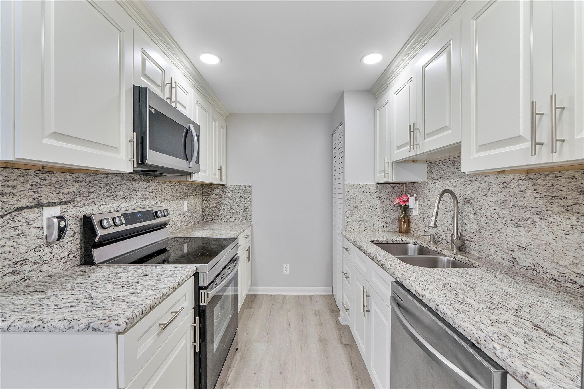 1052 Harwood 1052