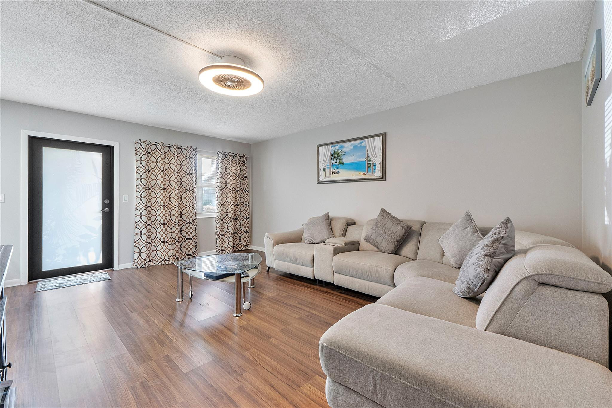 1052 Harwood 1052