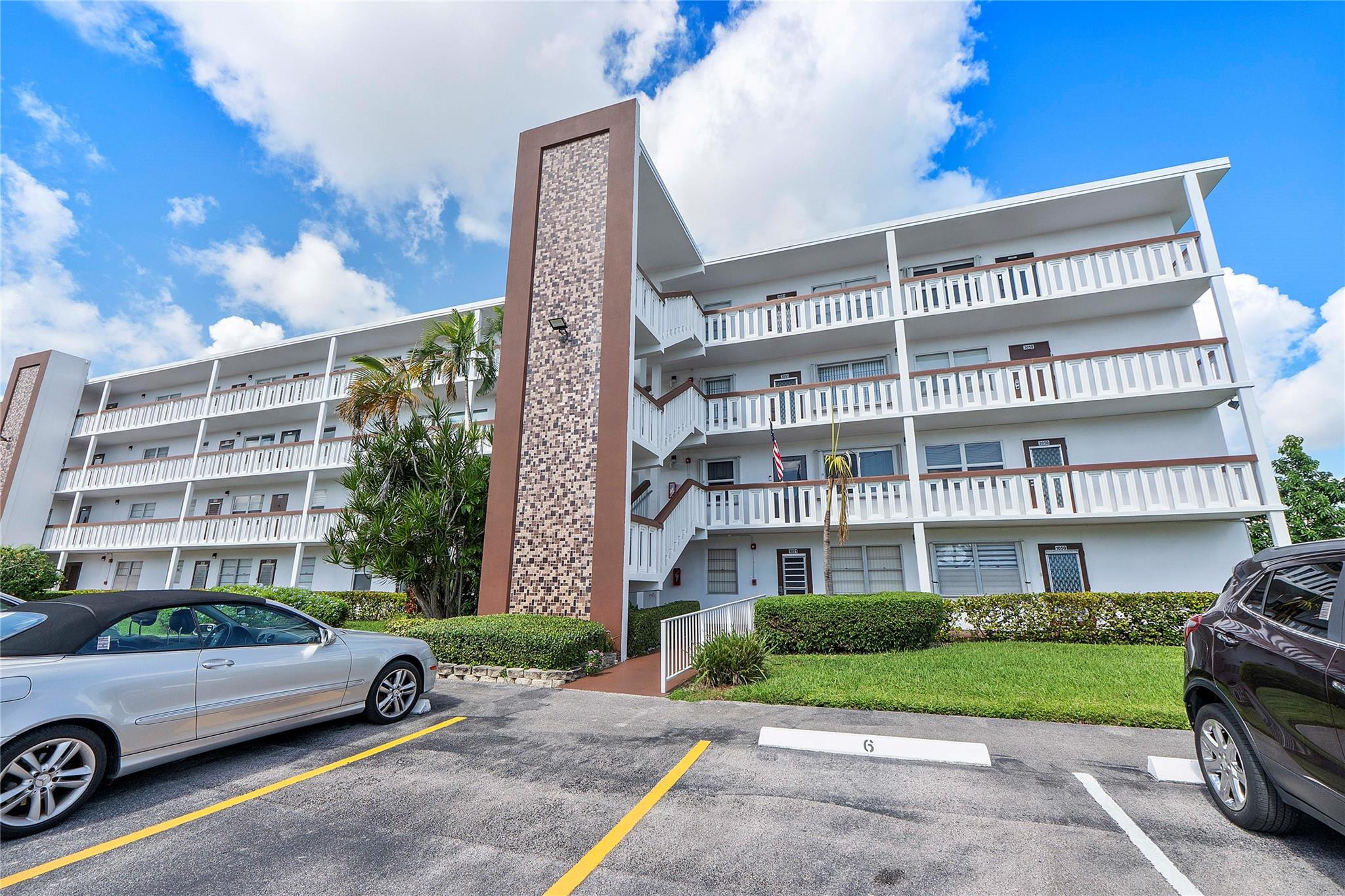 1052 Harwood 1052