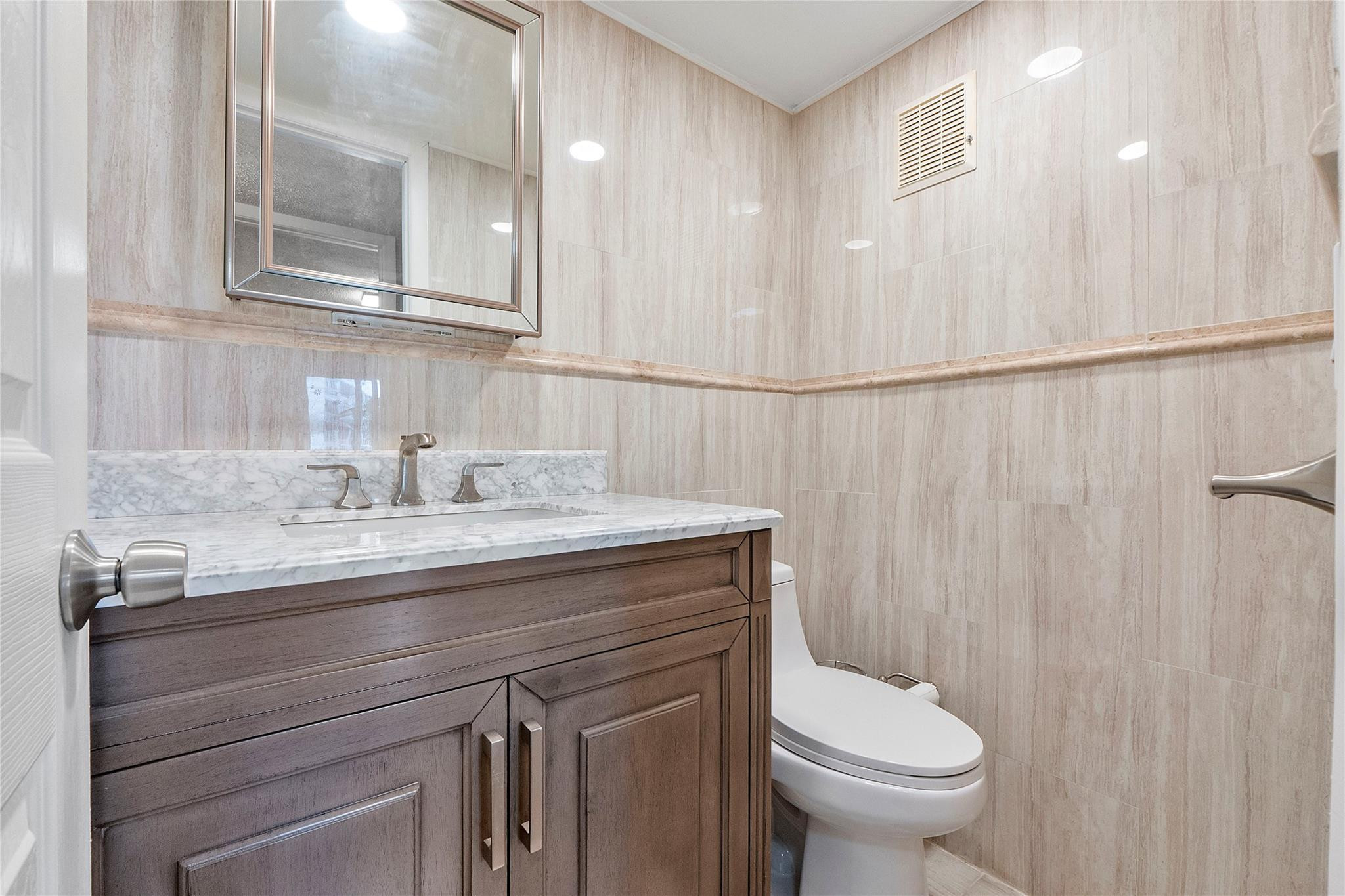 1052 Harwood 1052