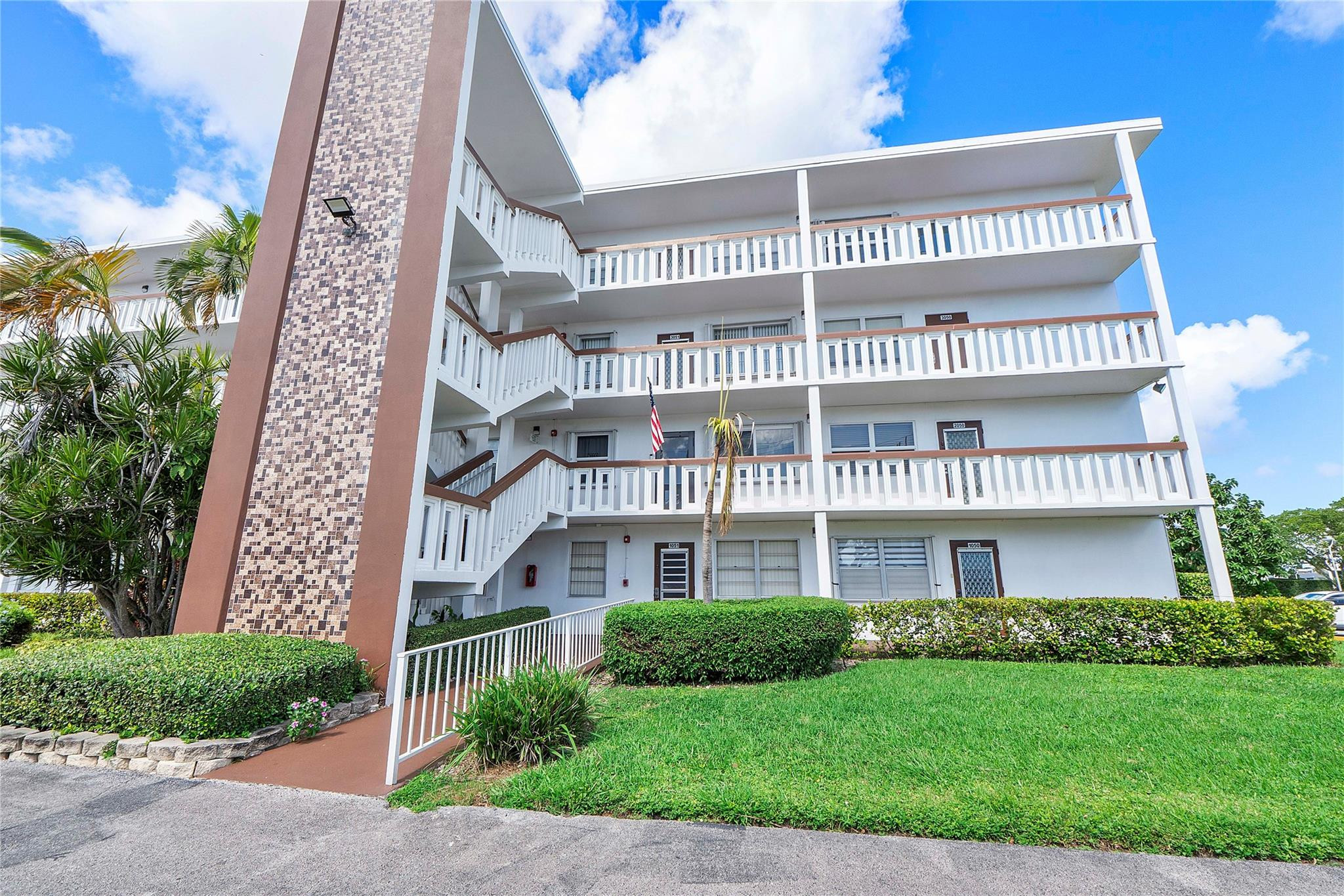 1052 Harwood 1052