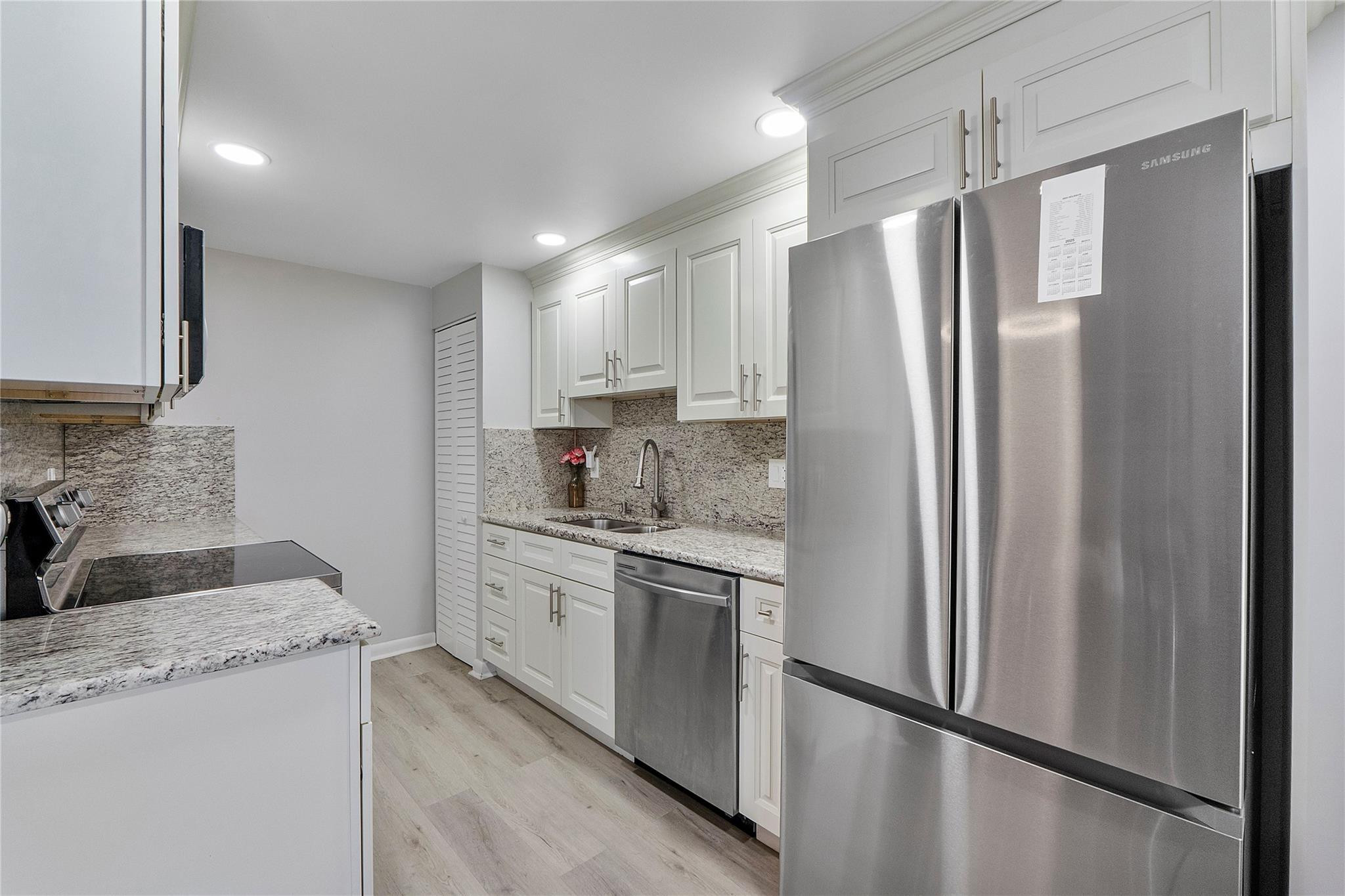 1052 Harwood 1052