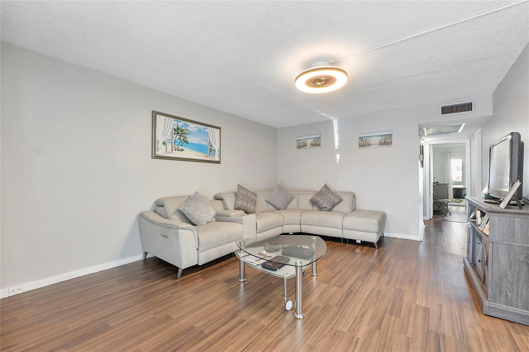 1052 Harwood 1052