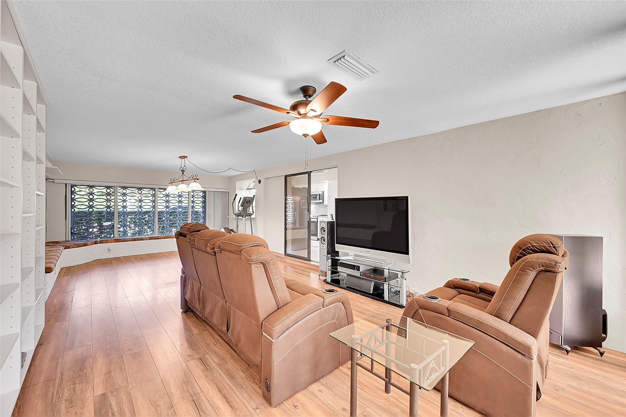 4230 NW 12th St