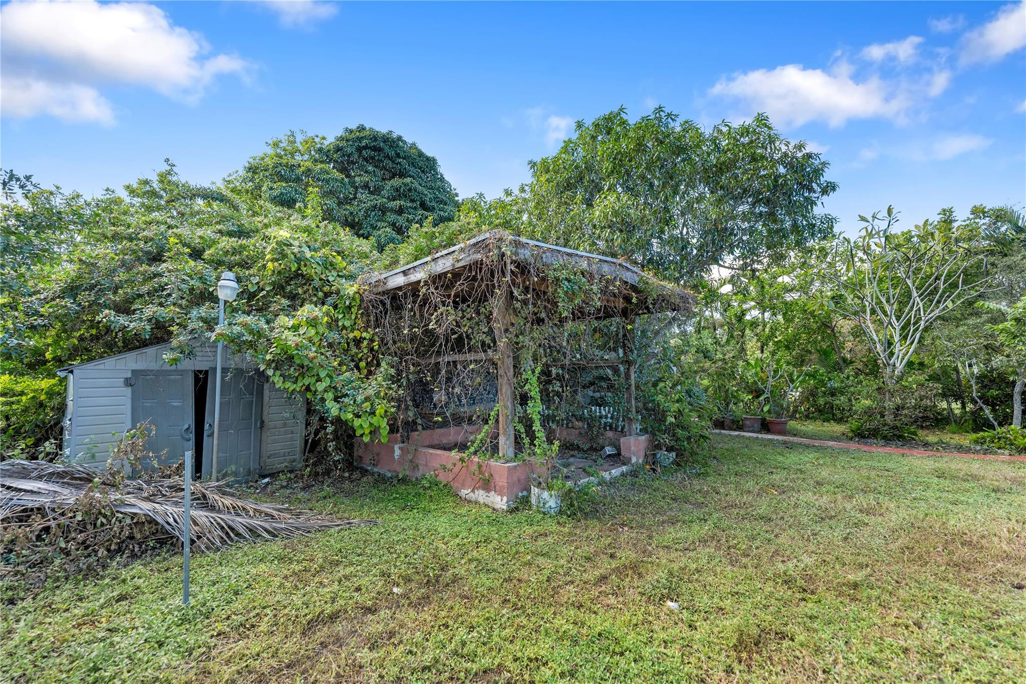 2642 Monroe St