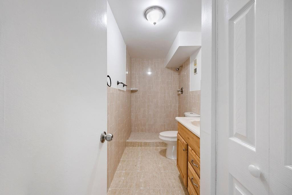 470 NW 20th St 204