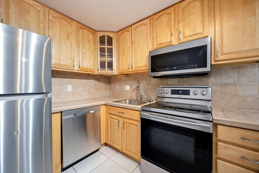 470 NW 20th St 204