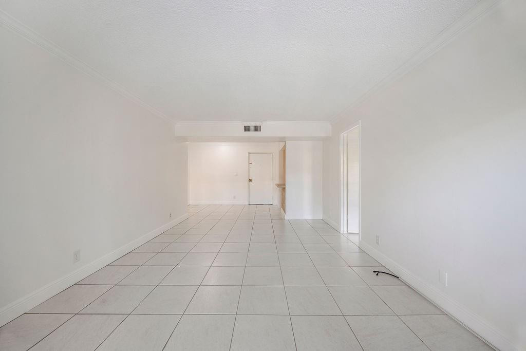 470 NW 20th St 204