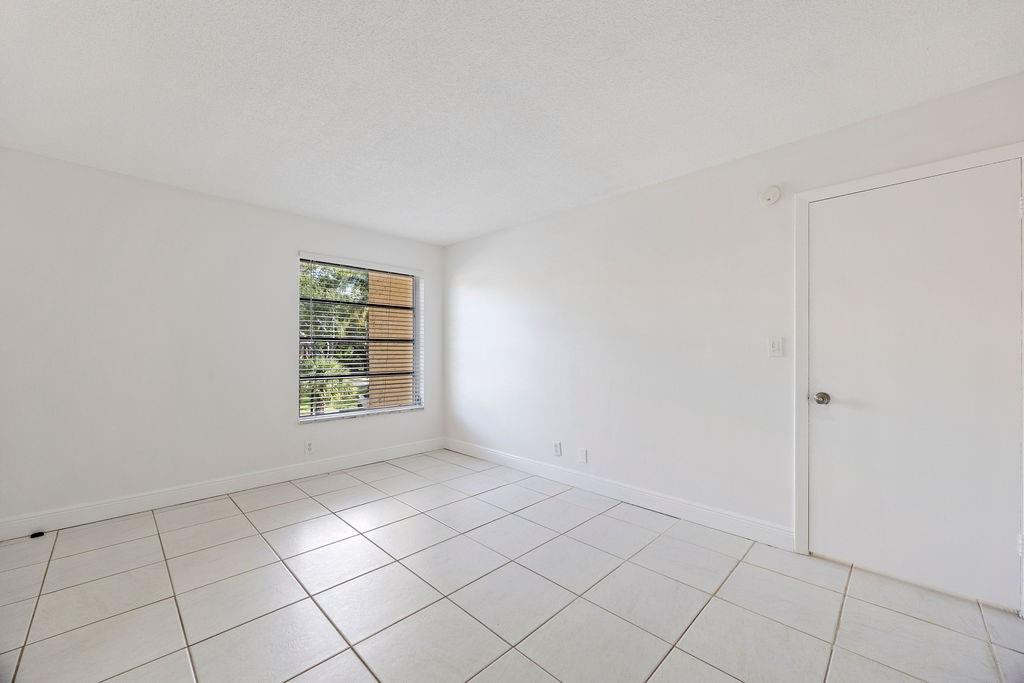 470 NW 20th St 204