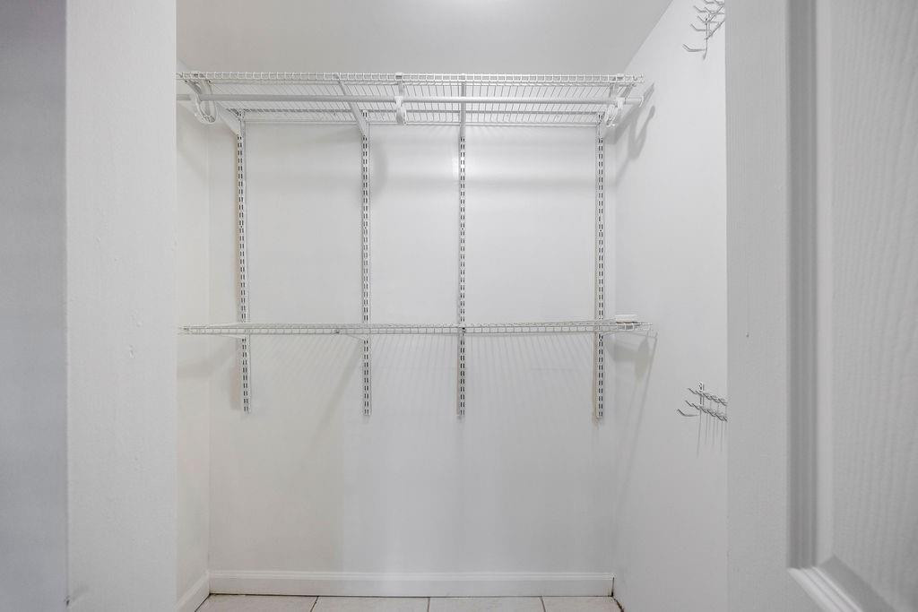 470 NW 20th St 204