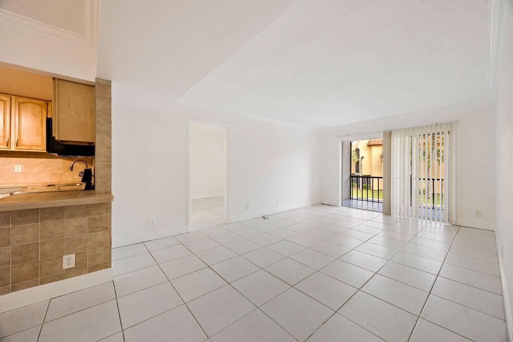 470 NW 20th St 204