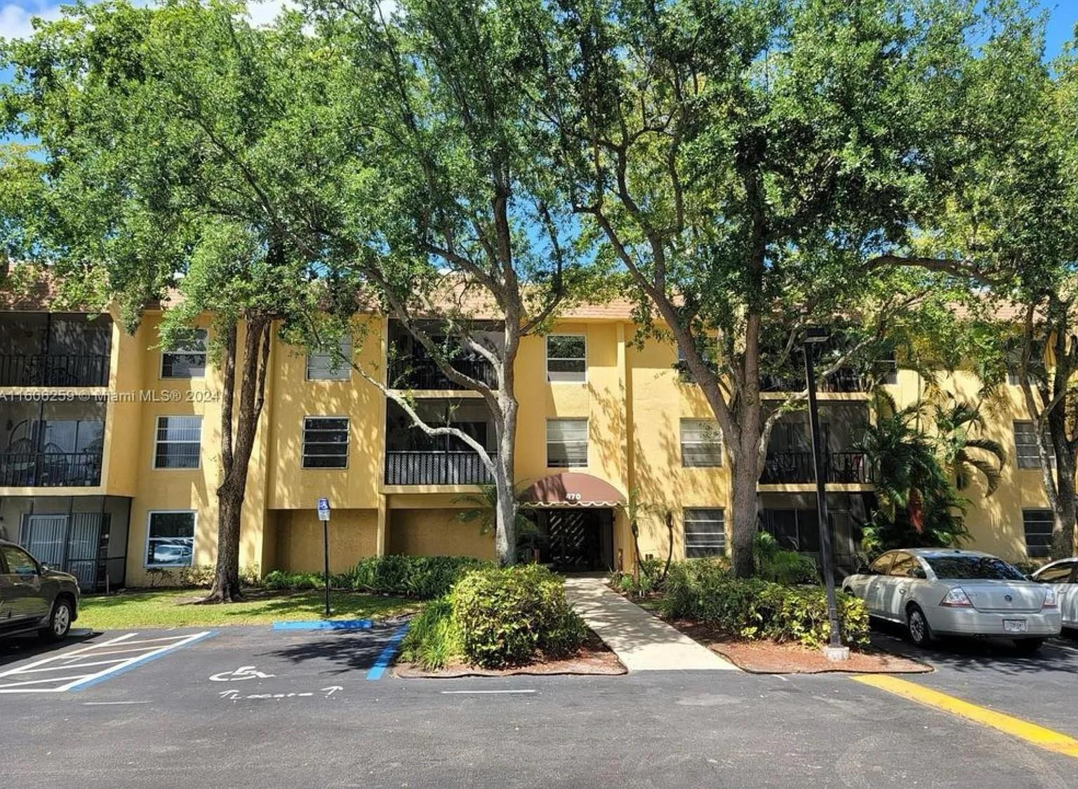 470 NW 20th St 204