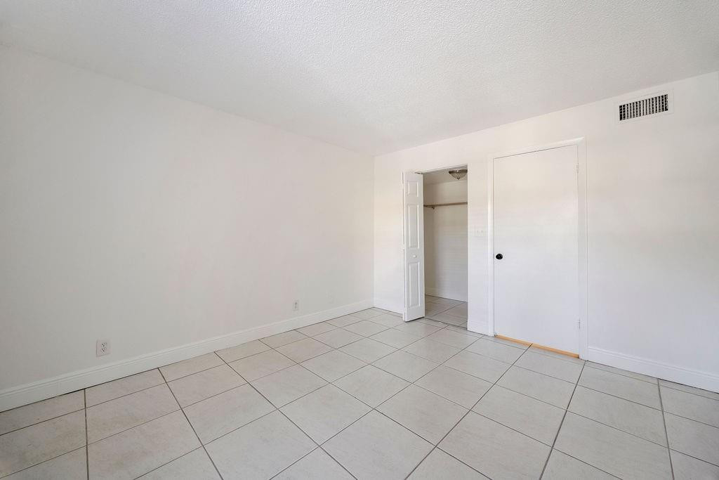 470 NW 20th St 204