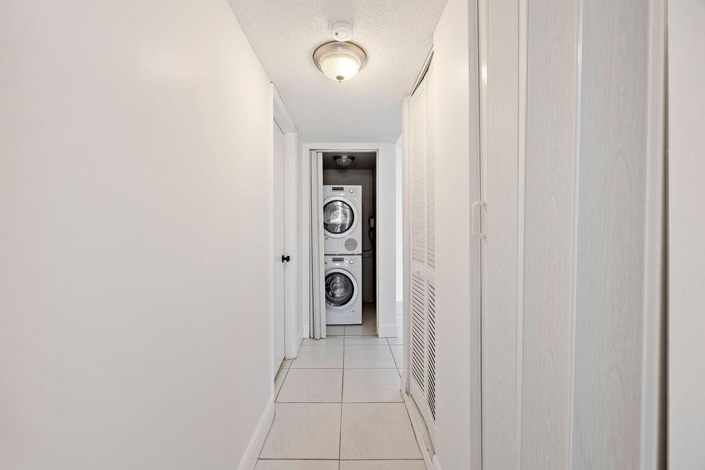 470 NW 20th St 204