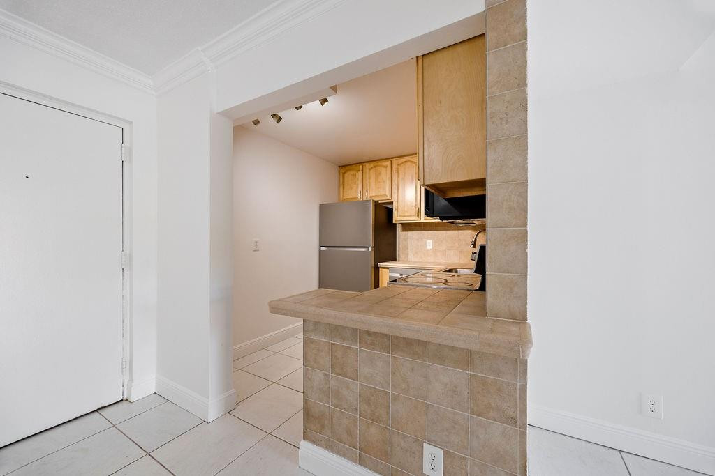 470 NW 20th St 204