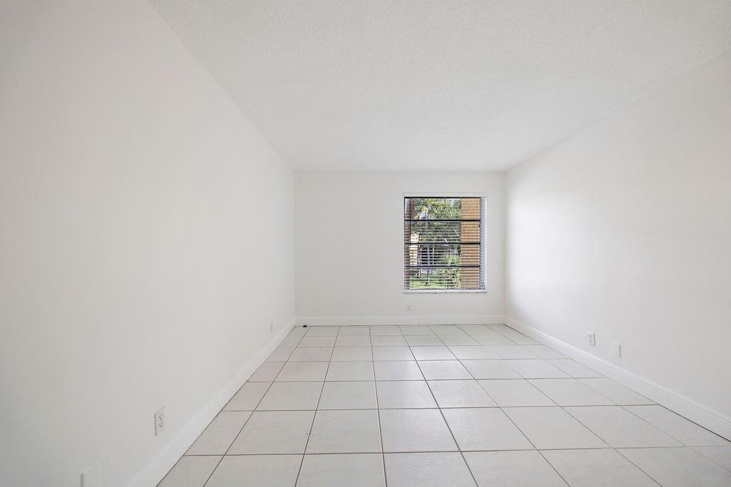 470 NW 20th St 204
