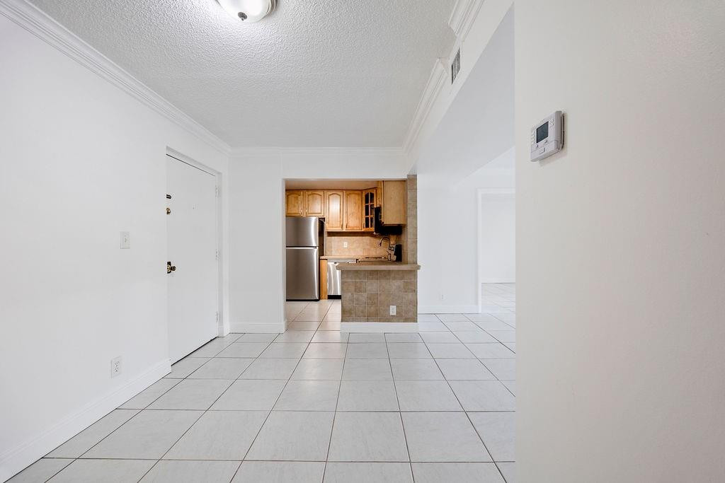 470 NW 20th St 204