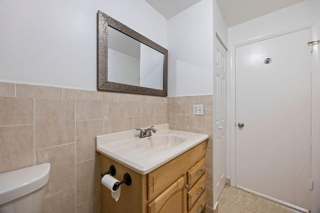 470 NW 20th St 204