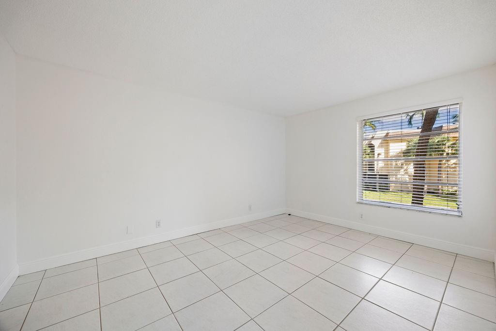 470 NW 20th St 204