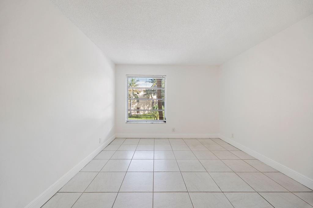470 NW 20th St 204