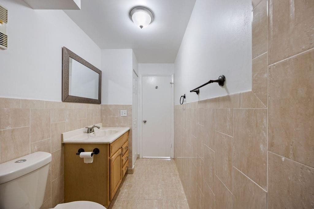 470 NW 20th St 204