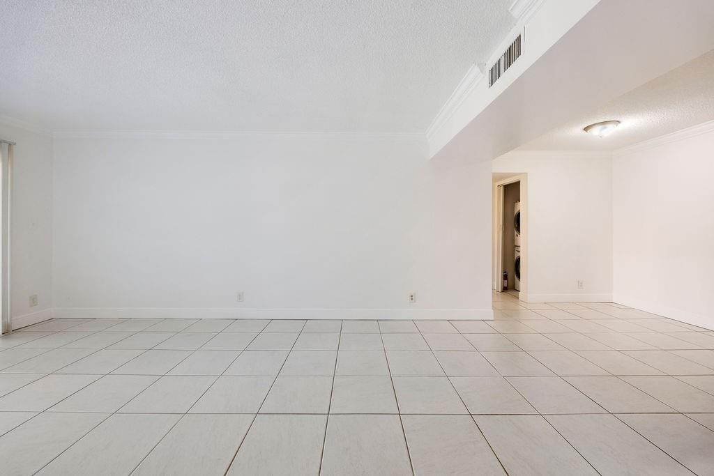 470 NW 20th St 204