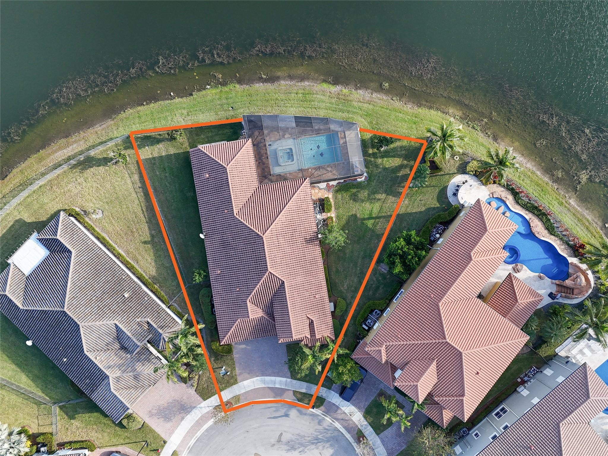 9750 Lakeview Ln