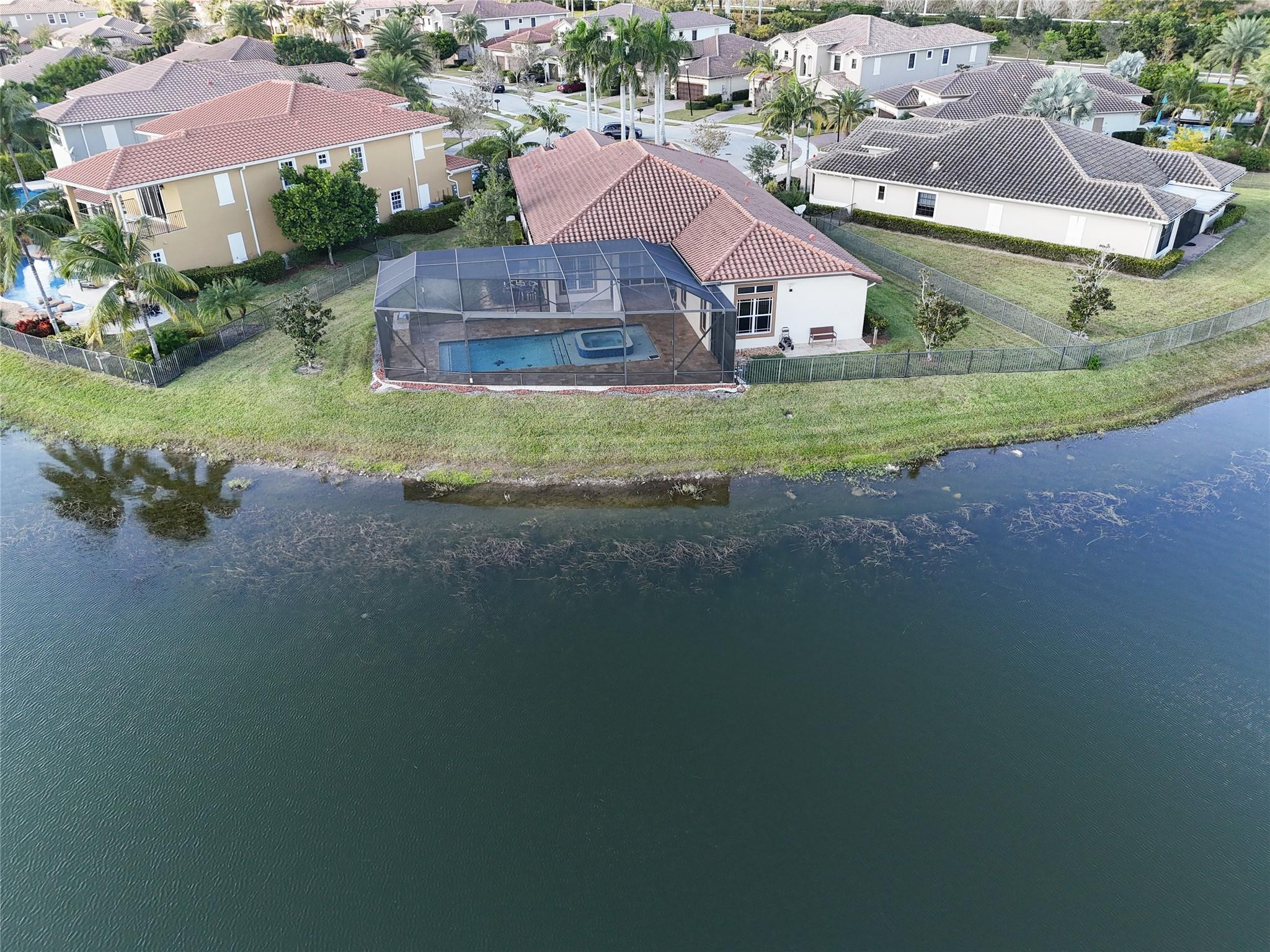 9750 Lakeview Ln