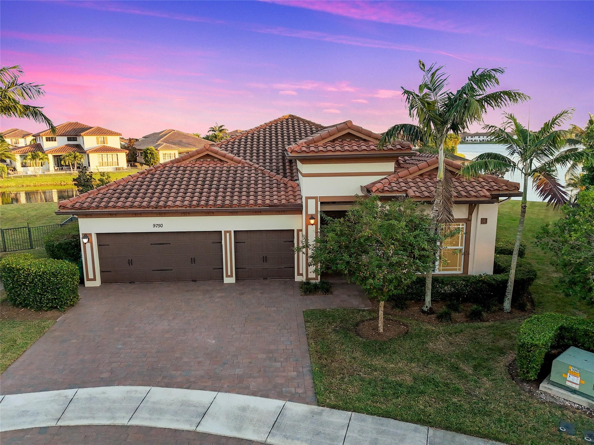 9750 Lakeview Ln