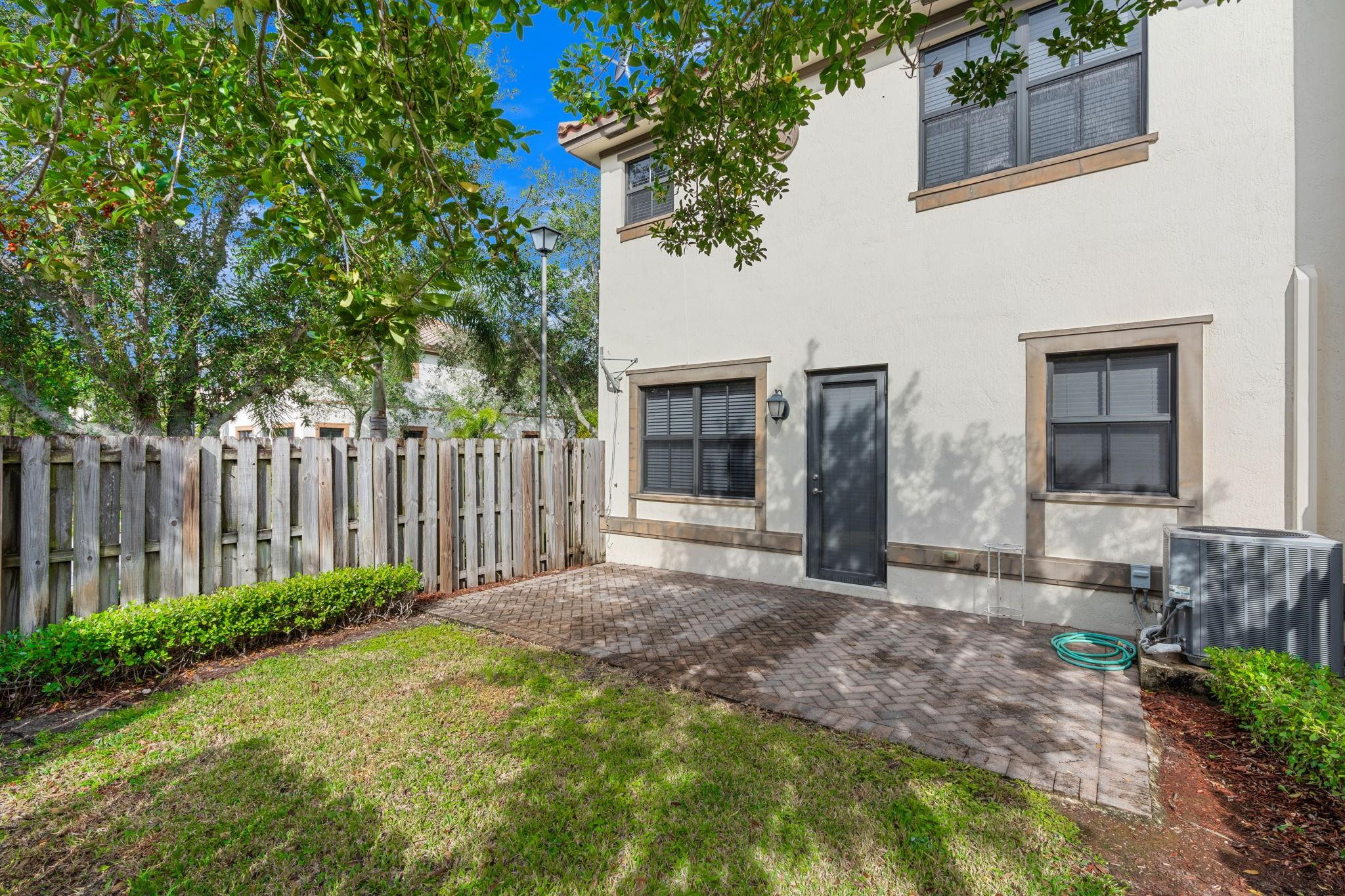 9596 Town Parc Cir N 9596