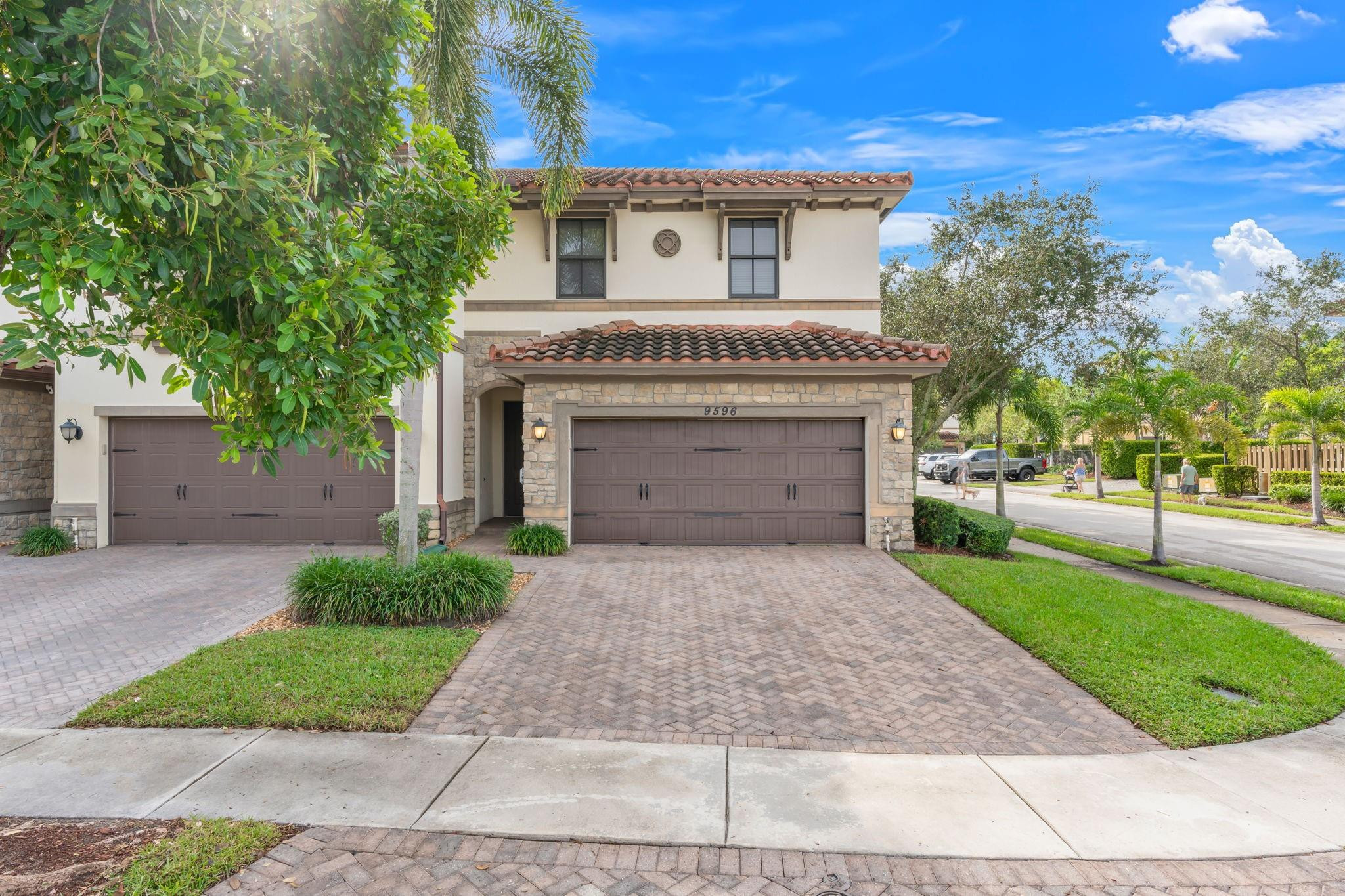 9596 Town Parc Cir N 9596