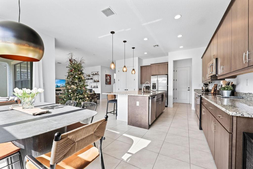 8560 NW 39 Court