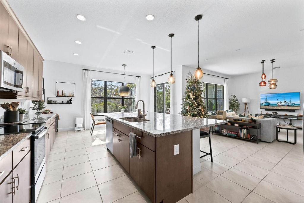8560 NW 39 Court