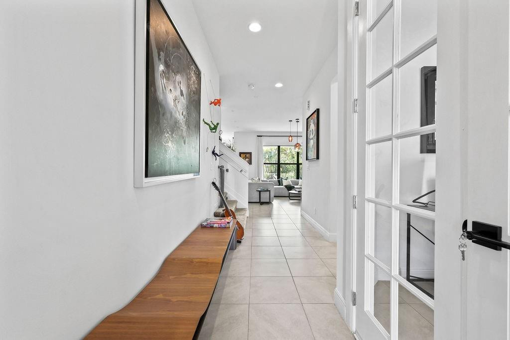 8560 NW 39 Court