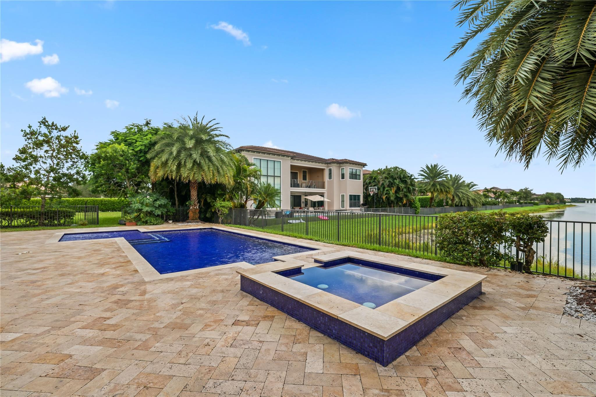 11000 Watercrest Cir