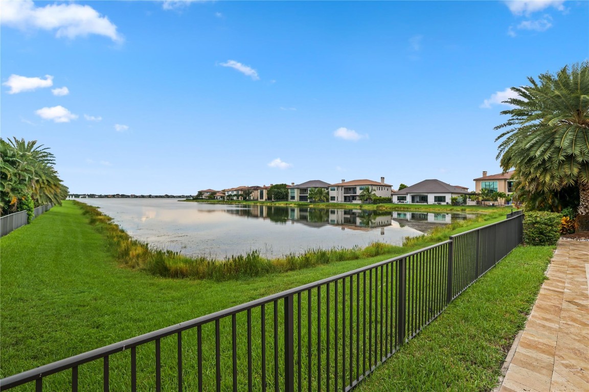 11000 Watercrest Cir