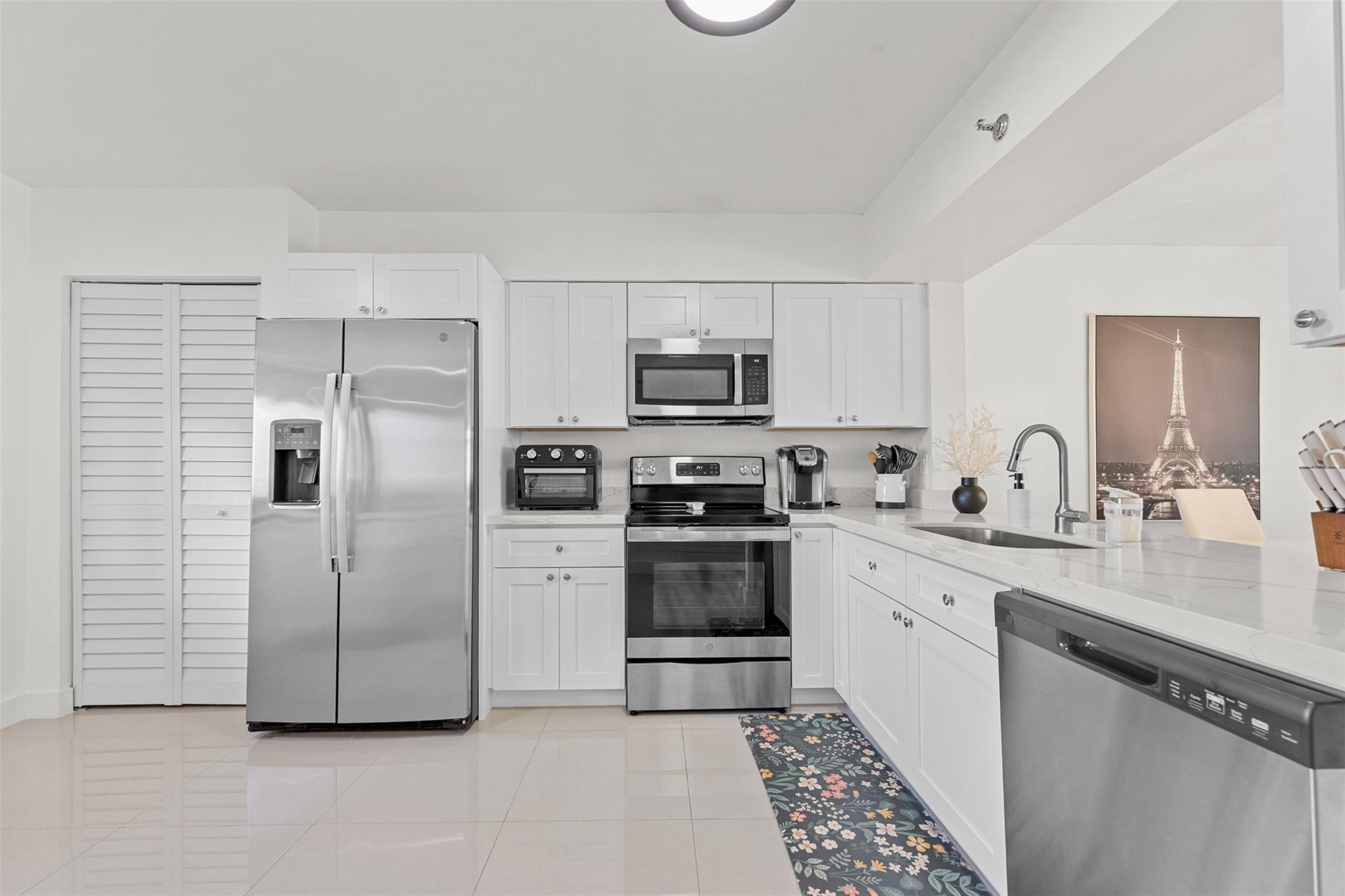 2202 S Cypress Bend Dr 606