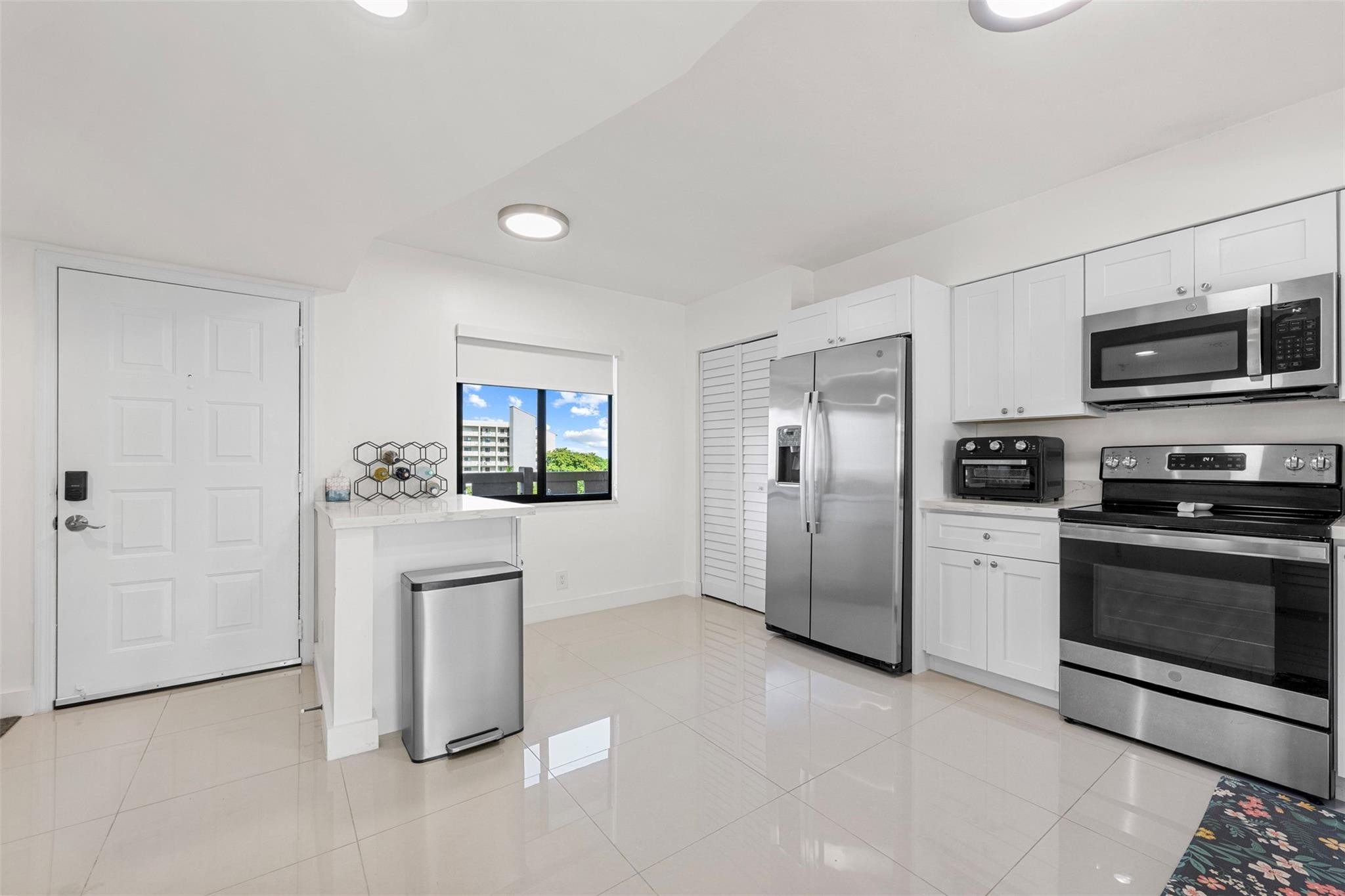 2202 S Cypress Bend Dr 606
