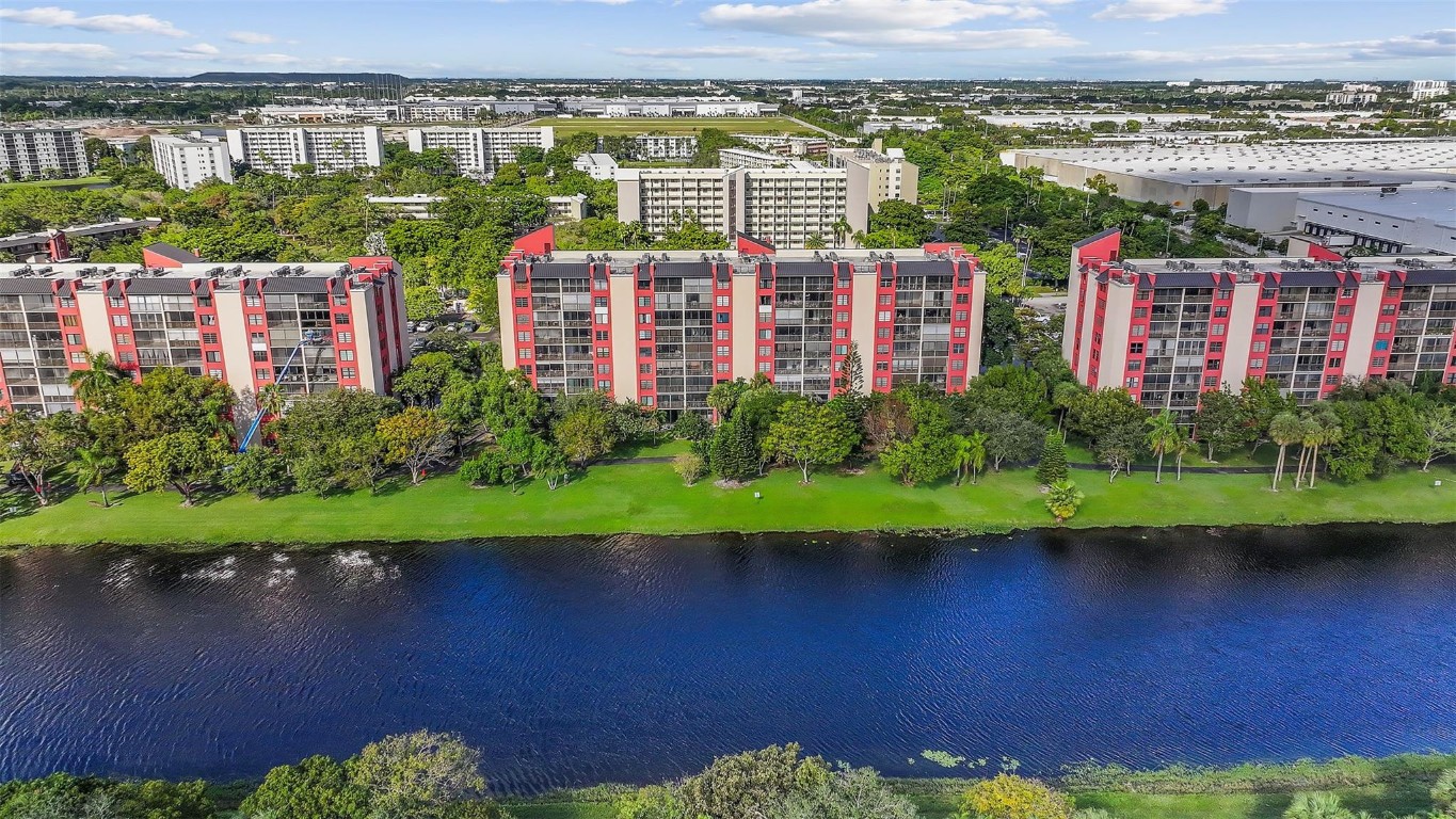 2202 S Cypress Bend Dr 606