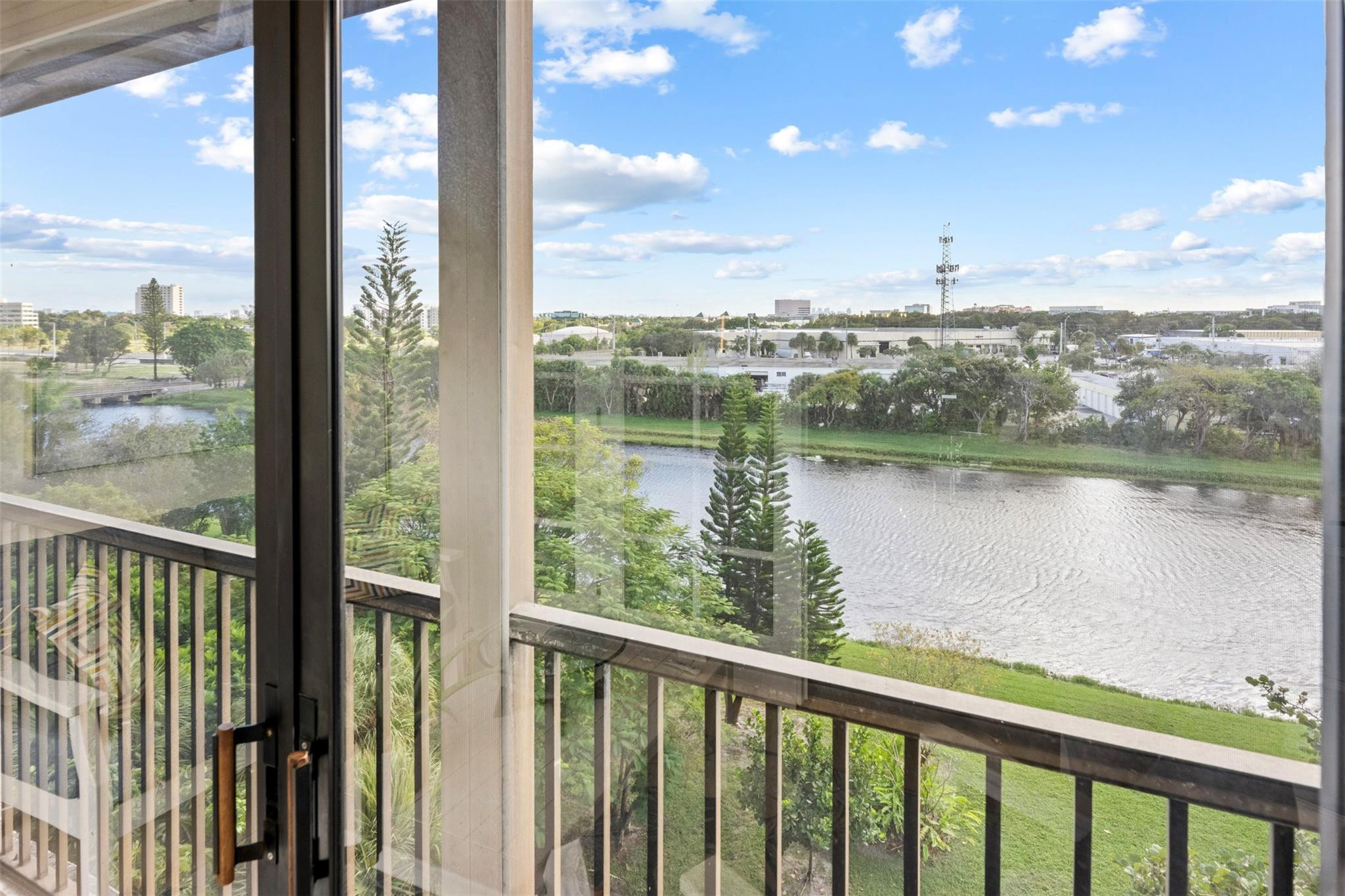 2202 S Cypress Bend Dr 606