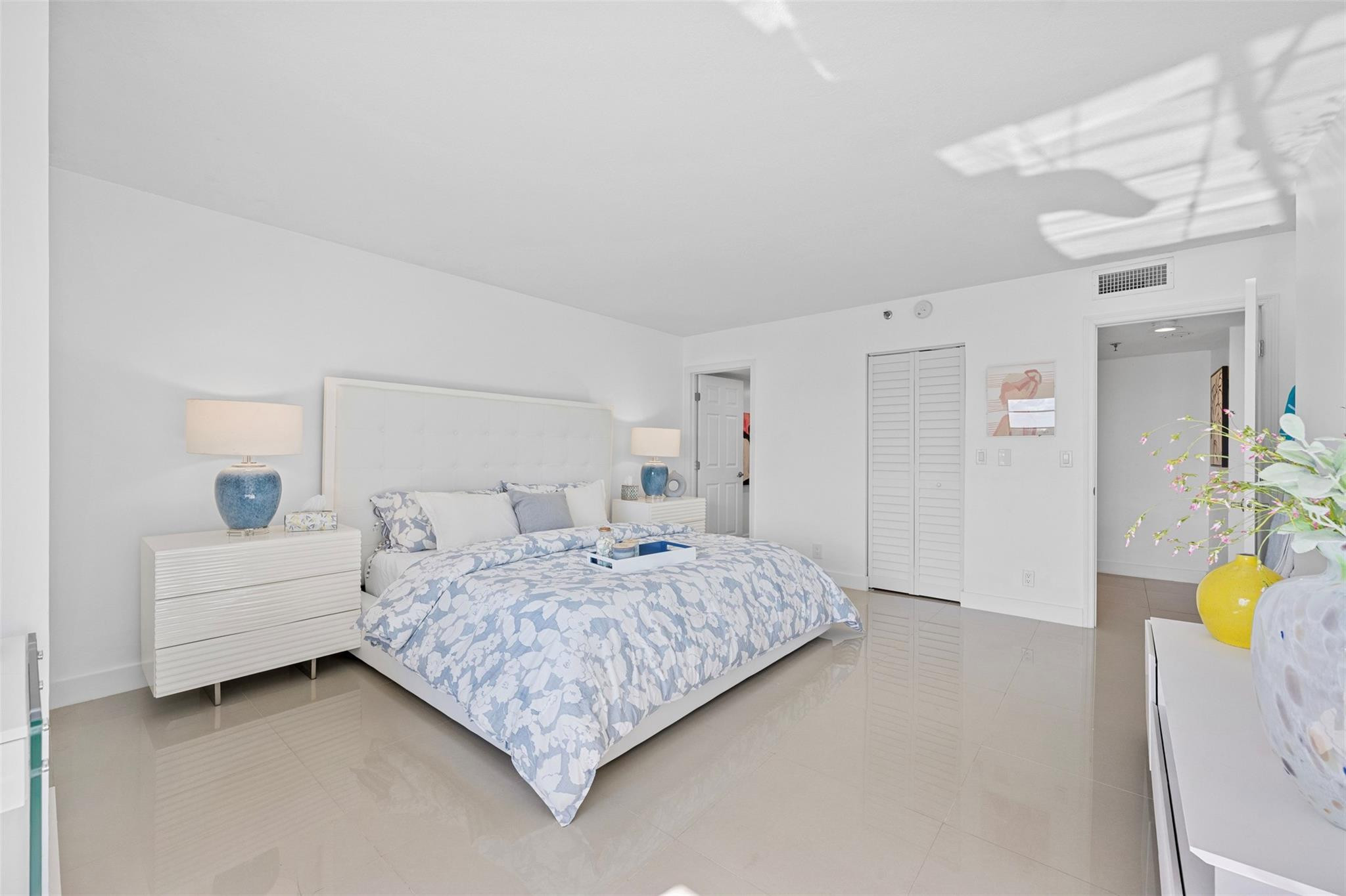 2202 S Cypress Bend Dr 606